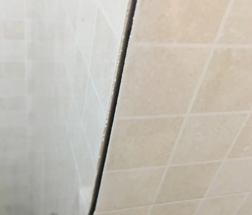 拉萨瓷砖空鼓维修公司分享阳台瓷砖脱落的修复过程可以分为以下几个步骤