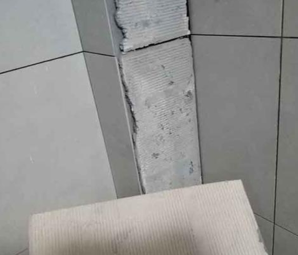 拉萨瓷砖空鼓维修公司分享下厨房瓷砖脱落的补救措施。